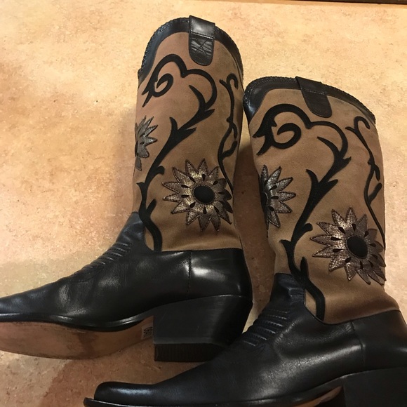 Beautiful Paola Leather and Suede Fancy Boots - Picture 2 of 8